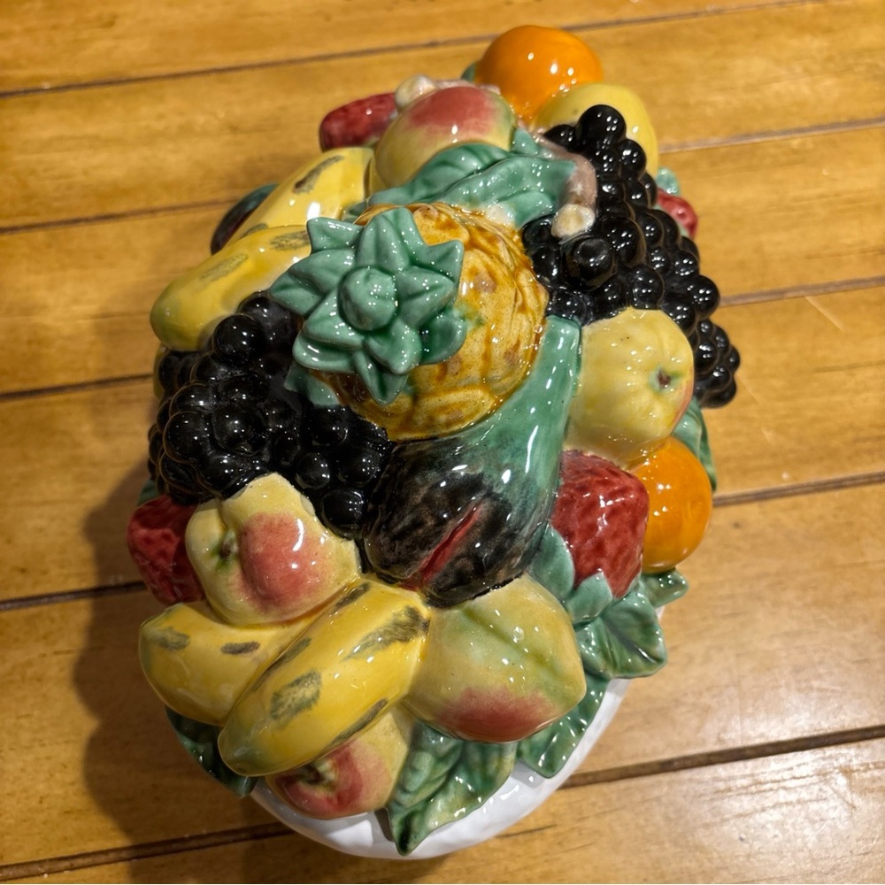 Vintage Bordallo Colorful Ceramic Fruit Basket w small defect (chip) rare find - Picture 16 of 16